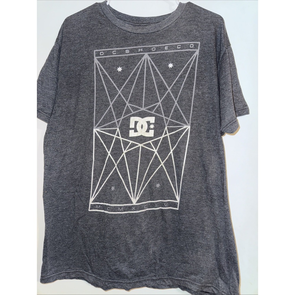 Men's DC Skate T-Shirt Size Large Short Sleeve‎